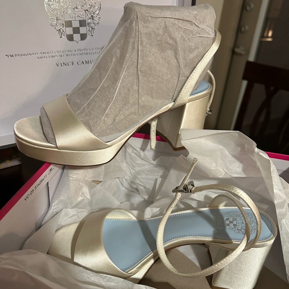 Vince Camuto Women's 7.5 - Pendreya Platform Sandal